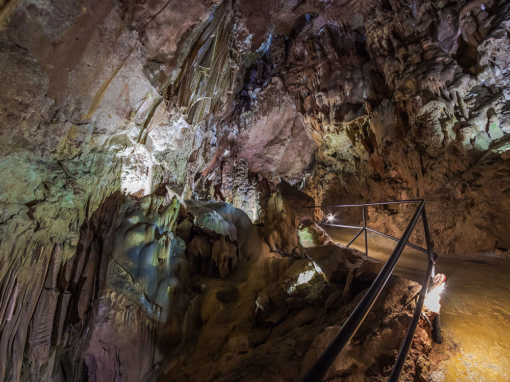 пещера находится в недрах отрога Ай-Петри