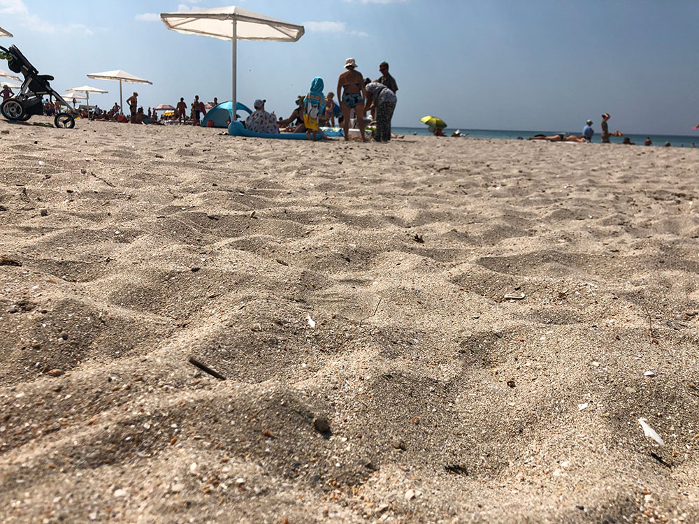Песчаный пляж в Крыму